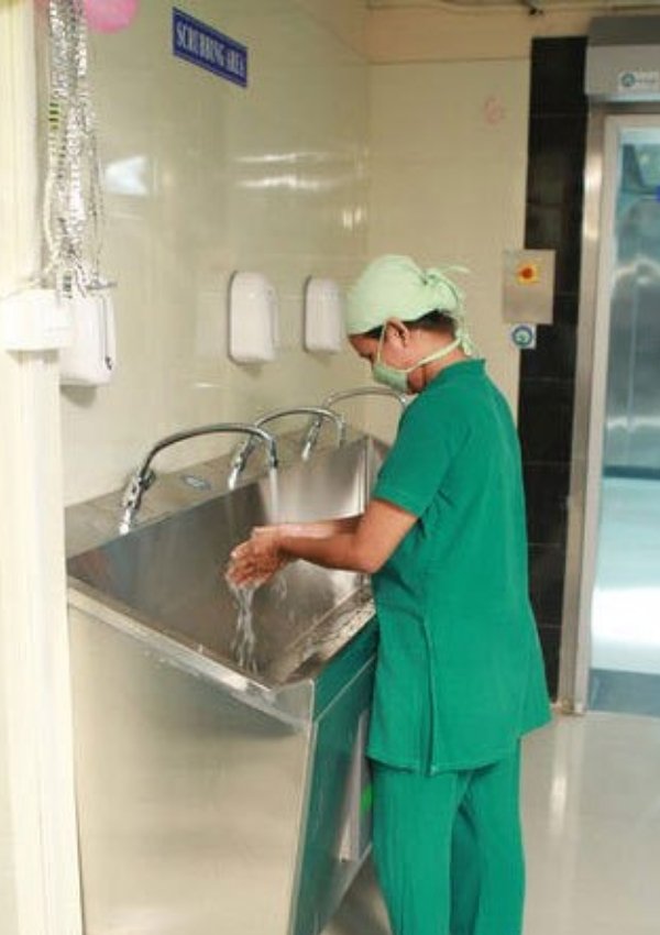 surgical scrub sinks